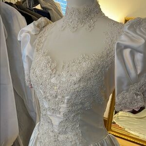 Elegant White Lace Wedding Dress